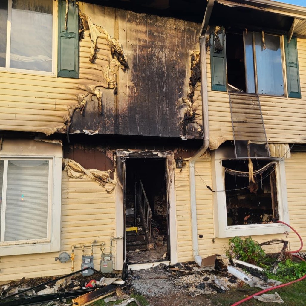 Fire Destroys Maple Leaf&nbsp;Apartment