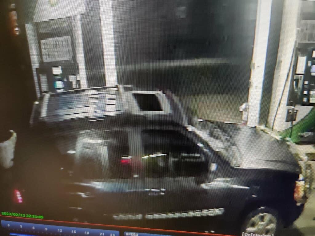 Police Searching For Suspect in Gas Station&nbsp;Robbery